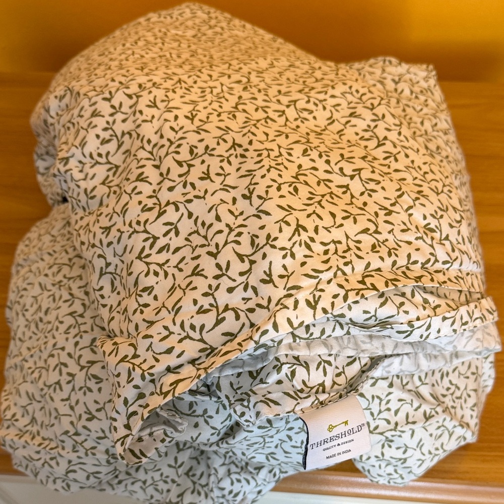 Threshold Cotton fitted and flat sheets with Olive Vine Print on Cream